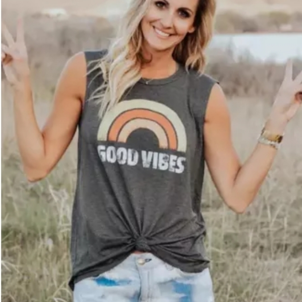 ♥️New boutique Good Vibes tank